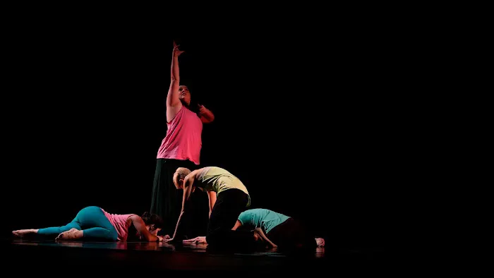 Circle Modern Dance Picture 1