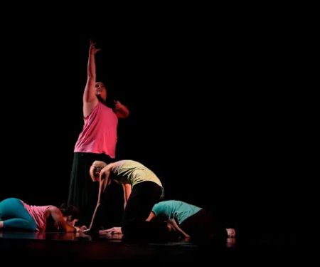 Circle Modern Dance