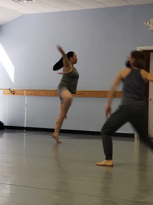 Circle Modern Dance Picture 4