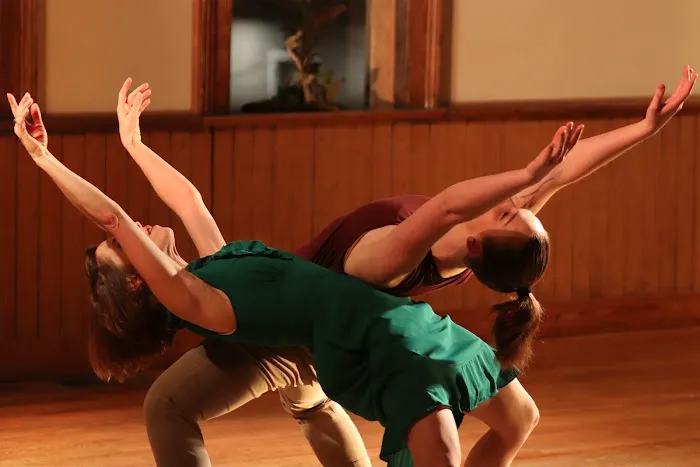 Circle Modern Dance Picture 6