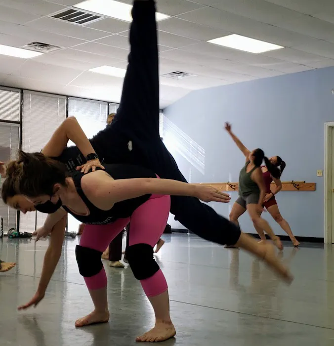 Circle Modern Dance Picture 5