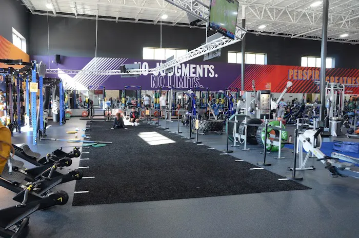 Crunch Fitness - Snellville Picture 3