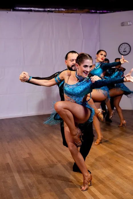 PASOFino Salsa & Bachata Dance Studio Picture 8