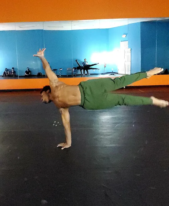 Studio Powers Picture 6