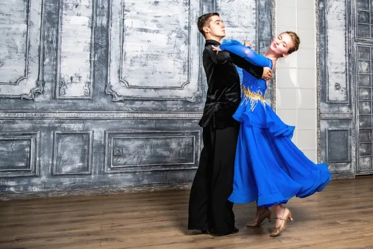 Top 10 Waltz Moves Step by Step Guide