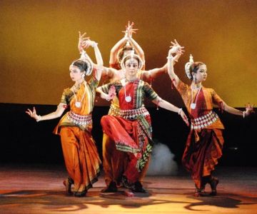 Why Bollywood Dance Is Popular and Its Cultural Origins