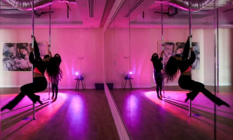 Pole Dance for Couples: Common Mistakes to Avoid and How to Improve