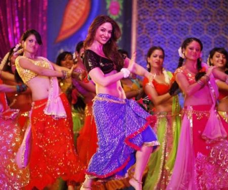 Why Bollywood Dance Is Popular: Cultural Origins and Global Appeal