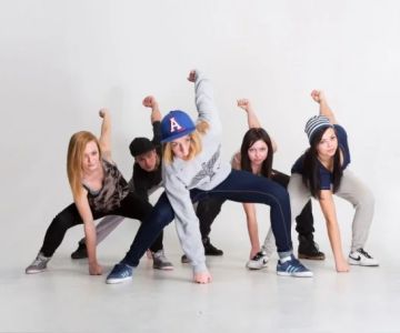 Hip Hop for Beginners: A Step by Step Guide to Mastering the Basics