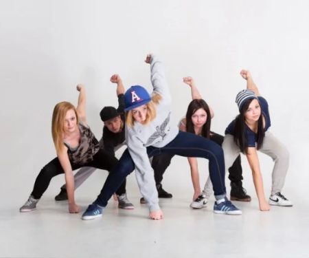 Hip Hop for Beginners: A Step by Step Guide to Mastering the Basics