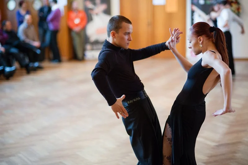 Top 10 Ballroom Dance Moves for Beginners: Learn Essential Steps for Your Dance Journey