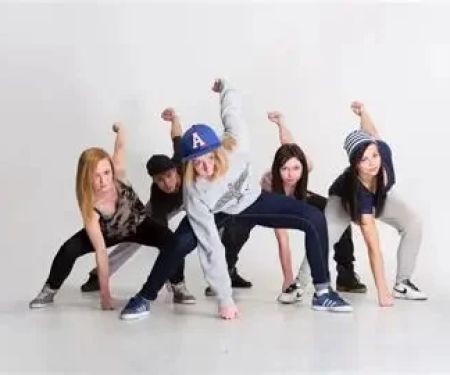 Shuffle Dance for College Students: Step by Step Guide to Mastering the Moves