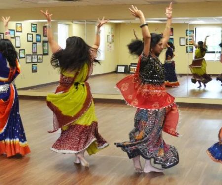 Bollywood Dance to Improve Flexibility – Complete Guide for Beginners