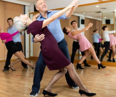 Why Shuffle Dance Is Popular for Seniors: Benefits, Mistakes & Tips